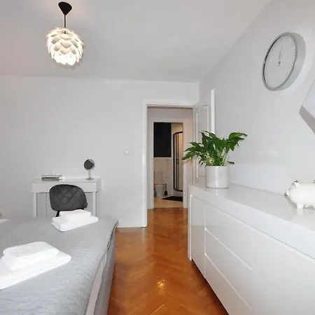 Family First Διαμέρισμα *