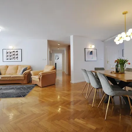 Family First Διαμέρισμα