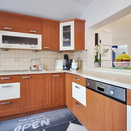 Family First Διαμέρισμα *