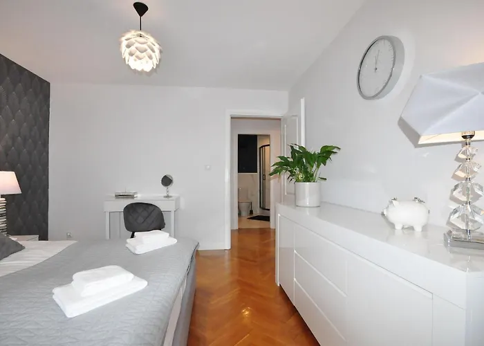 Family First Apartamento *