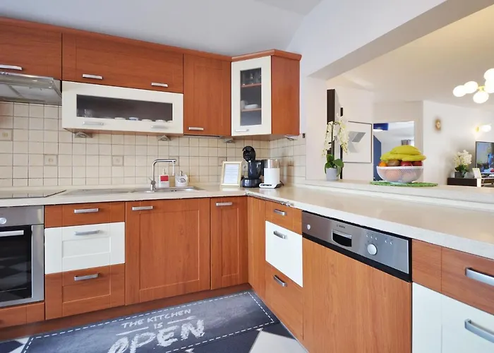 Family First Apartment *